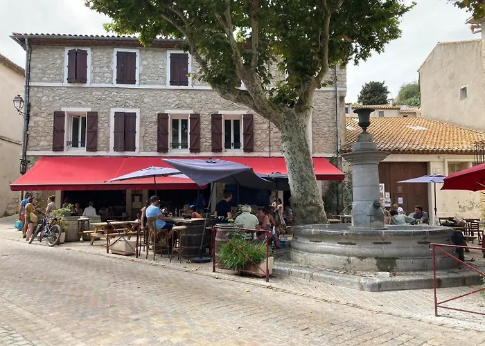 La Maison Des Lauriers Rouges