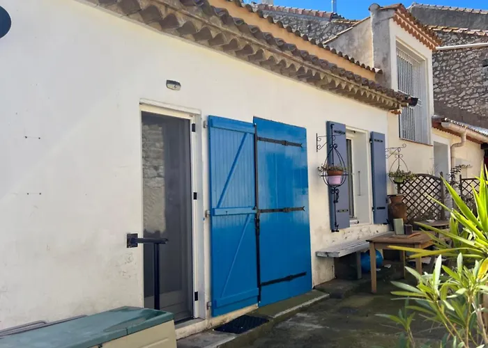 La Maison Des Lauriers Rouges