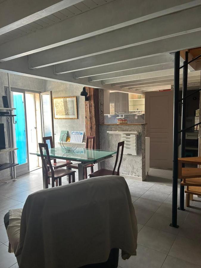 La Maison Des Lauriers Rouges Holiday home
